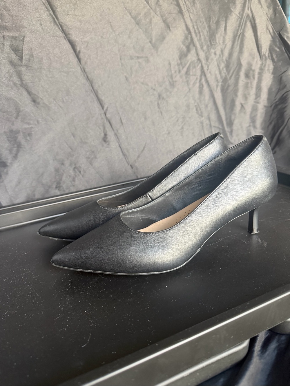 Clarks Black Leather Pointed Toe Pumps